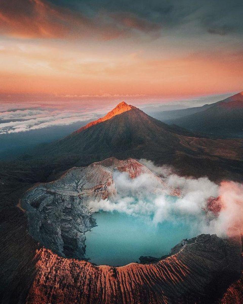 Panduan Wisata Kawah Ijen: Pesona Blue Fire & Danau Kawah Asam