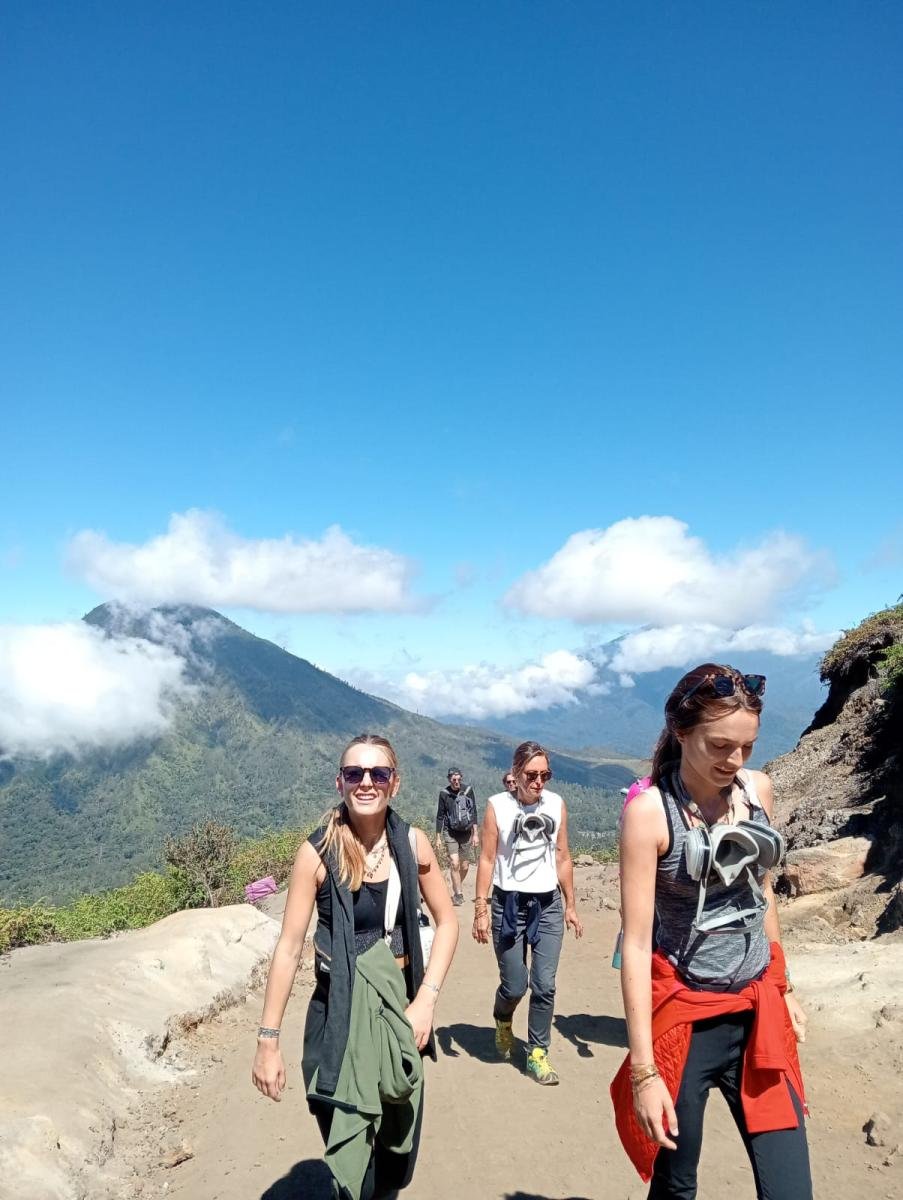 4 Hari 3 Malam : Perkebunan Teh + Air Terjun Sewu + Bromo + Ijen